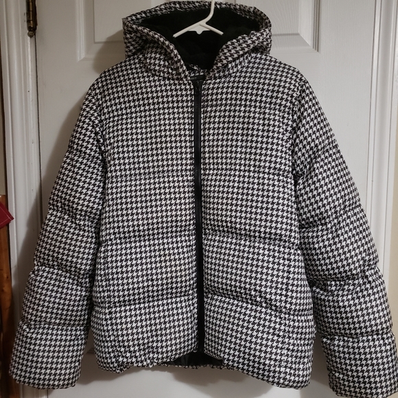 Forever 21 Jackets & Blazers - FOREVER 21 Black & White Houndstooth Hooded Puffer Jacket. Womens Large.  NWT.